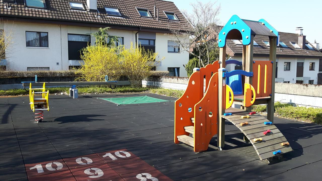 博特明根住宿加早餐酒店 Bottmingen 客房 照片
